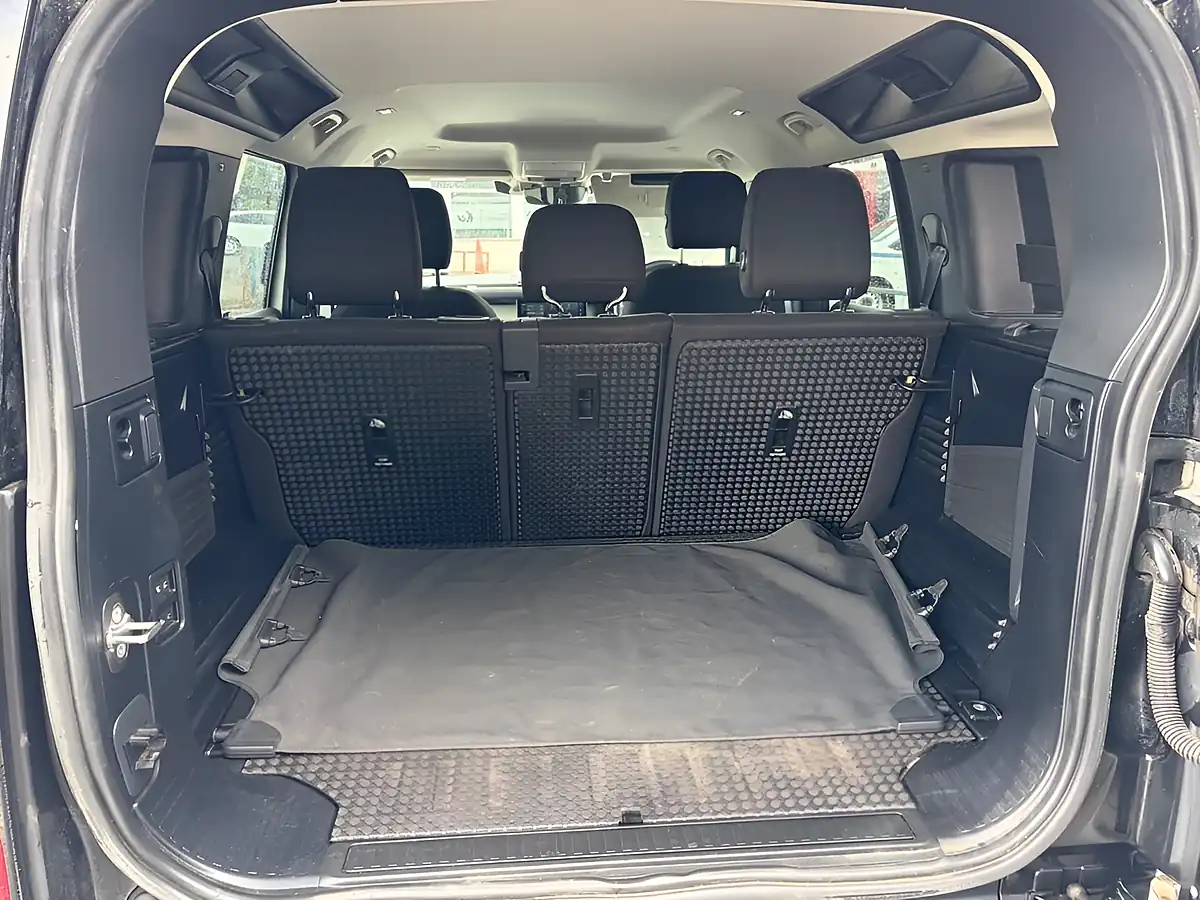 Used 2021 Land Rover Defender White - Interior and Exterior details 15