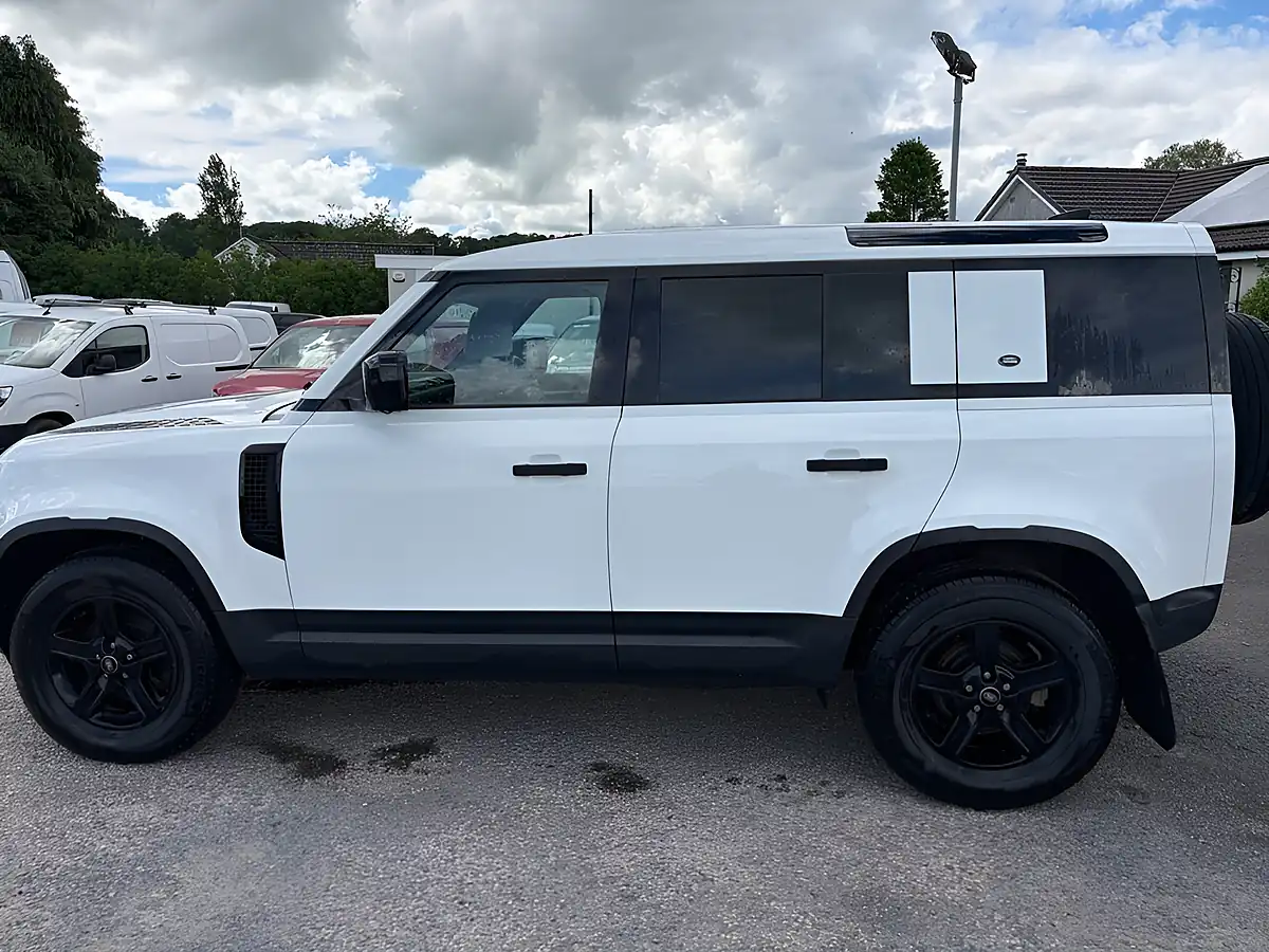 Used 2021 Land Rover Defender White - Interior and Exterior details 7