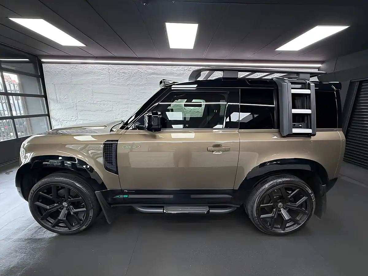 Used 2021 Land Rover Defender X-Dynamic S Brown - Interior and Exterior details 16