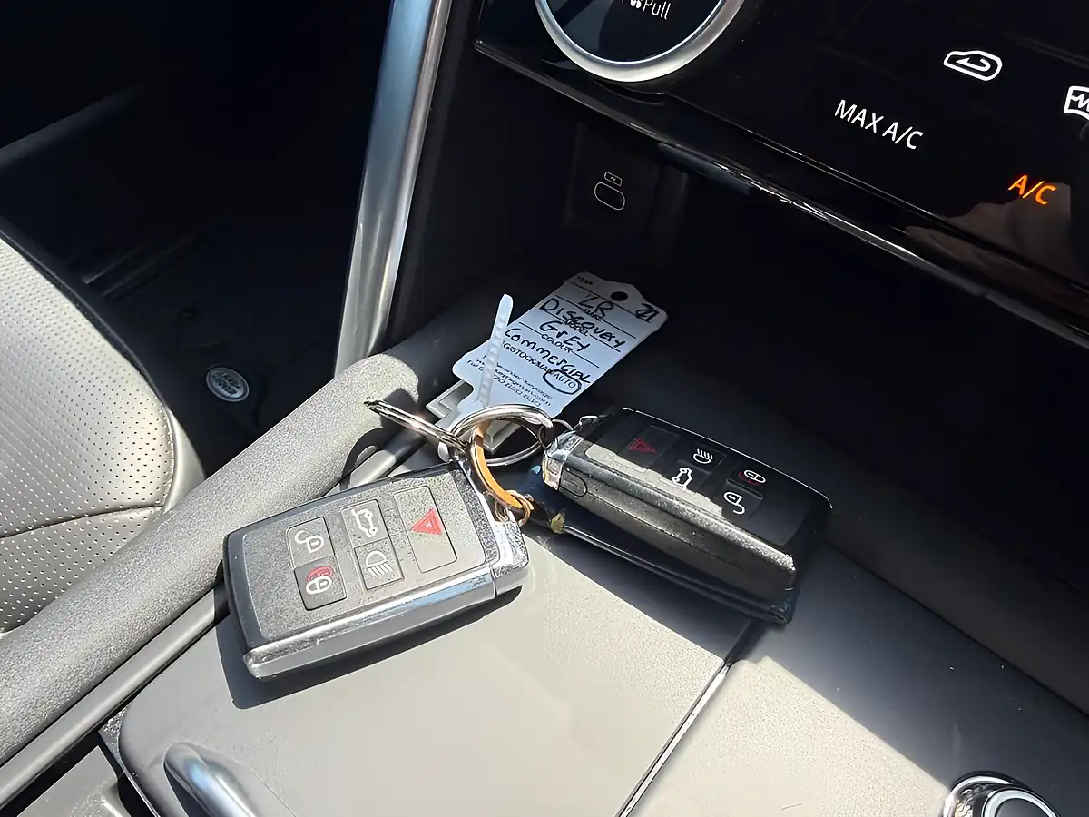 Used 2021 Land Rover Discovery Hse Grey - Interior and Exterior details 16