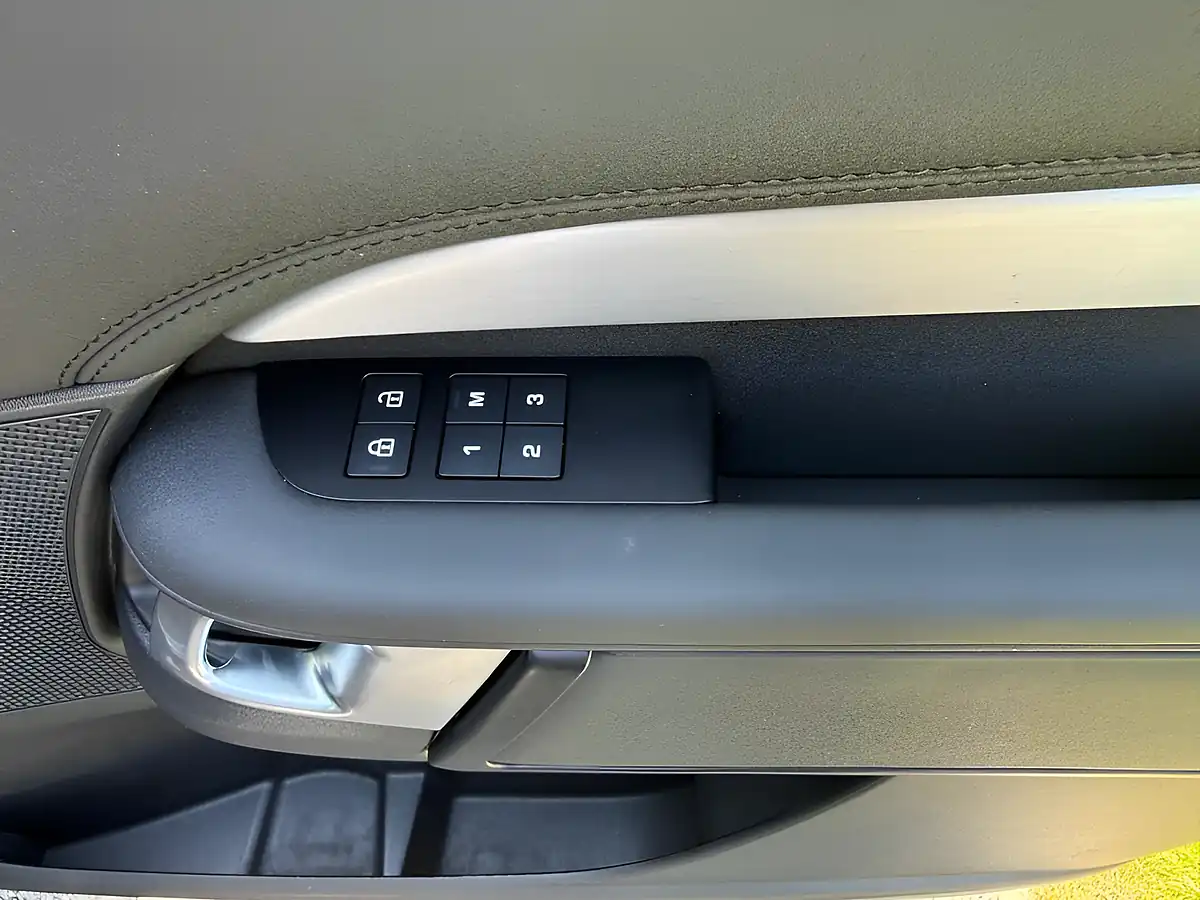 Used 2021 Land Rover Discovery Hse Grey - Interior and Exterior details 19