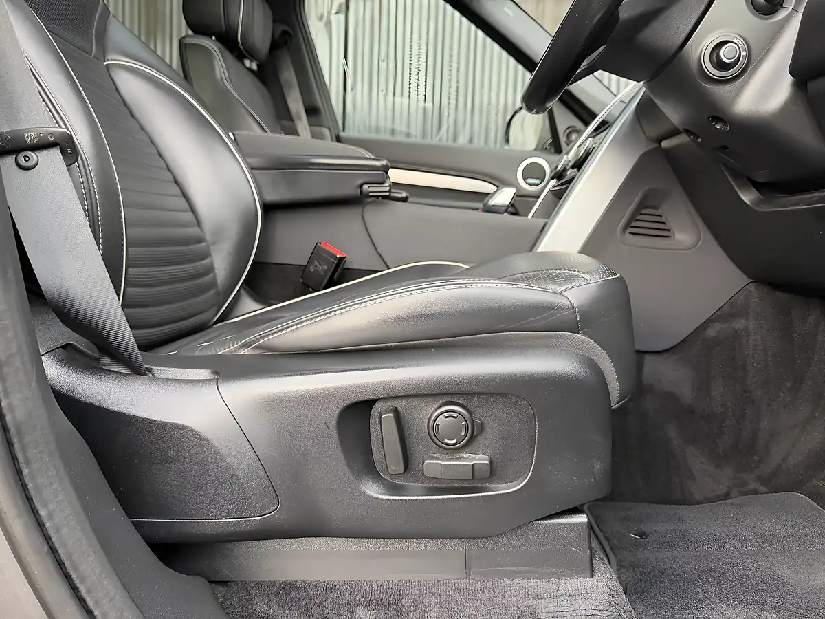 Used 2021 Land Rover Discovery R-Dynamic Hse Grey - Interior and Exterior details 12