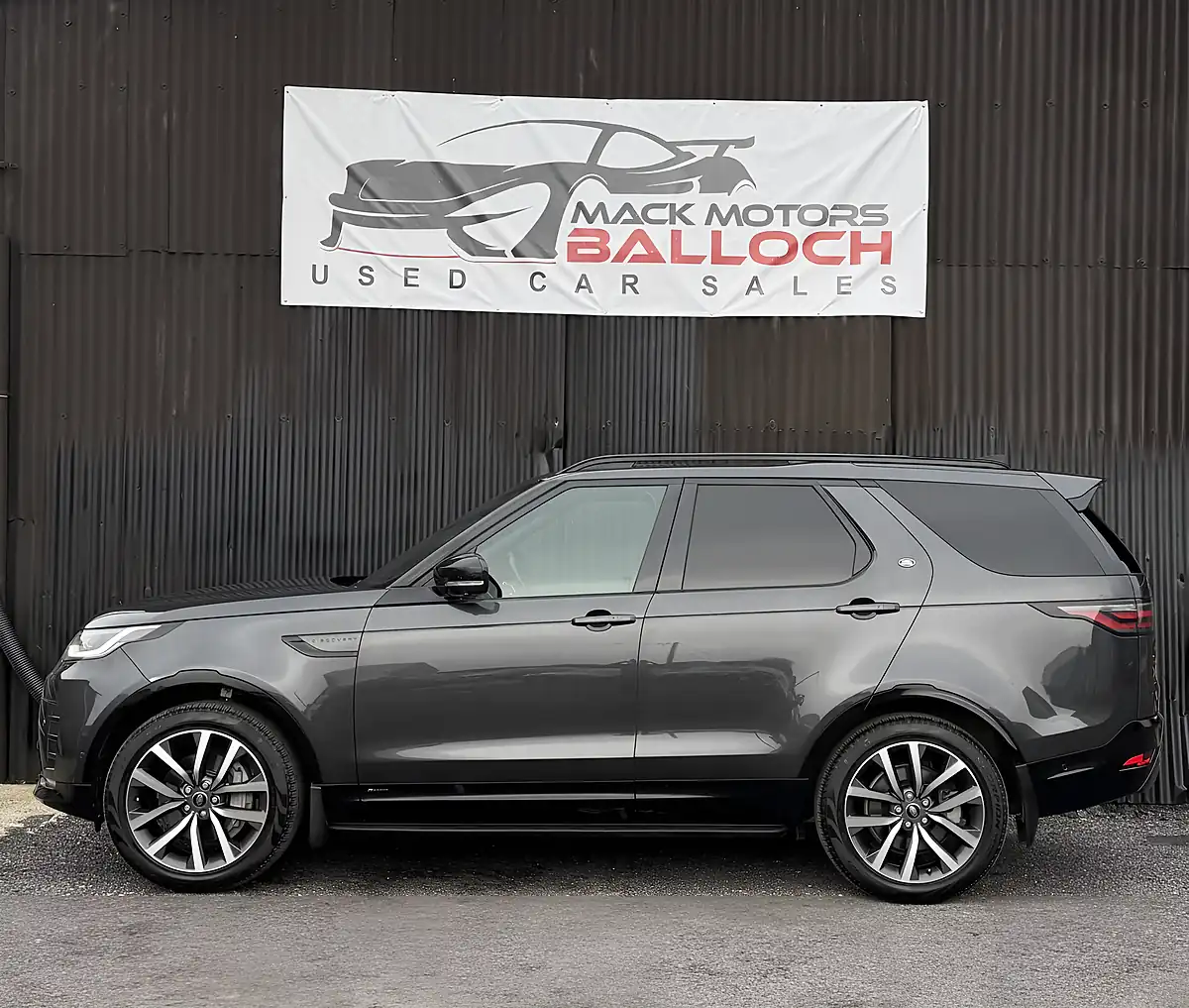 Used 2021 Land Rover Discovery R-Dynamic Hse Grey - Interior and Exterior details 8