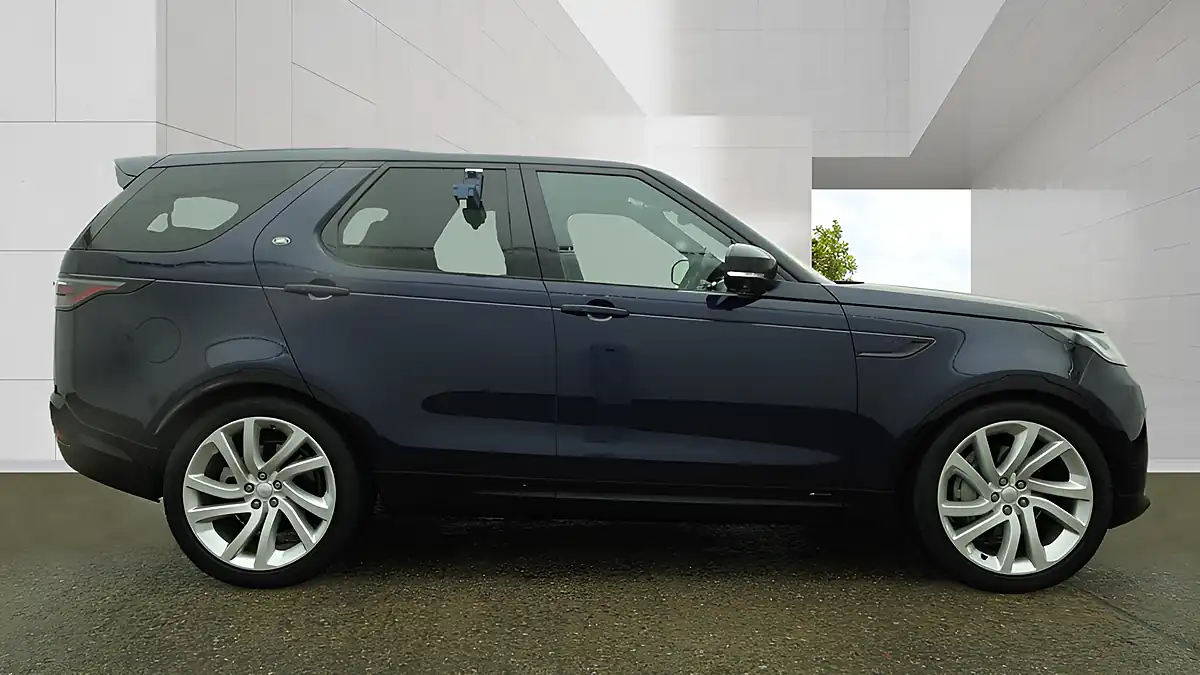 Used 2021 Land Rover Discovery R-Dynamic Hse Portofino Blue - Interior and Exterior details 13