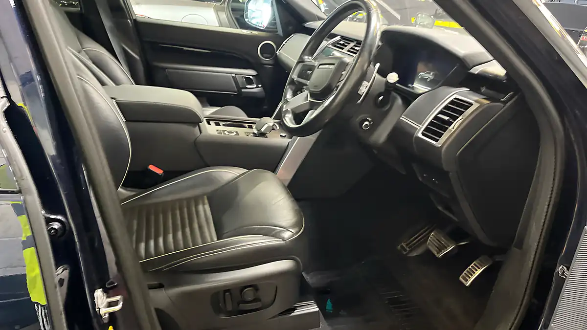 Used 2021 Land Rover Discovery R-Dynamic Hse Portofino Blue - Interior and Exterior details 18