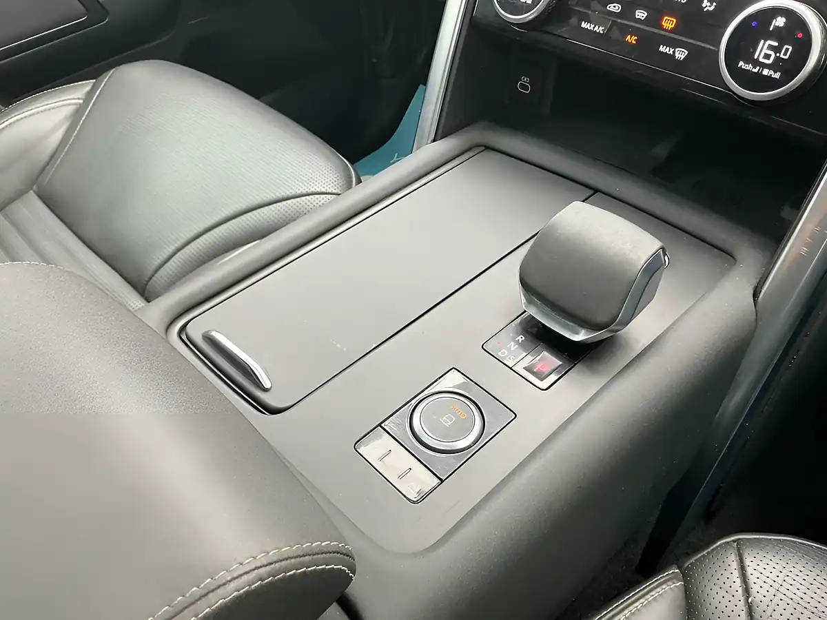 Used 2021 Land Rover Discovery R-Dynamic Hse Silver - Interior and Exterior details 12
