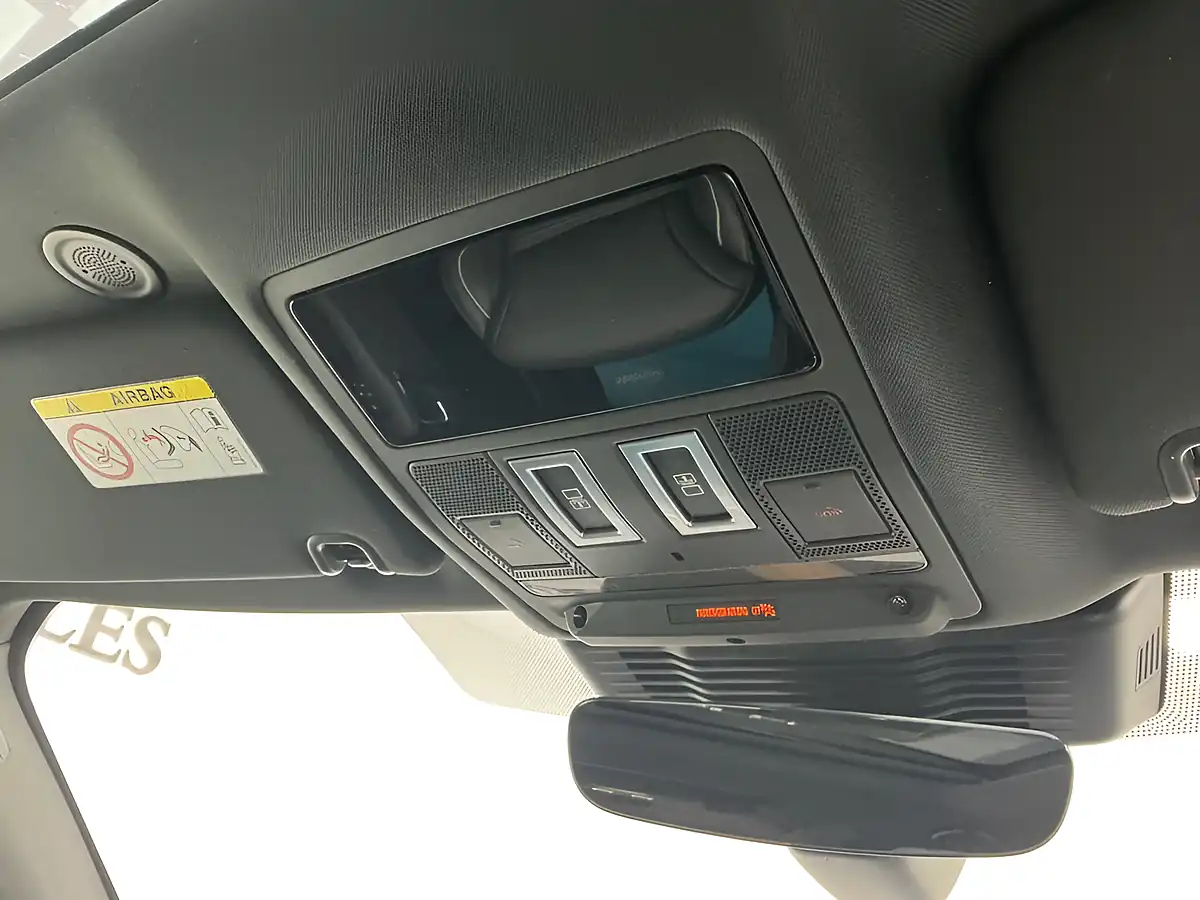 Used 2021 Land Rover Discovery R-Dynamic Hse Silver - Interior and Exterior details 13