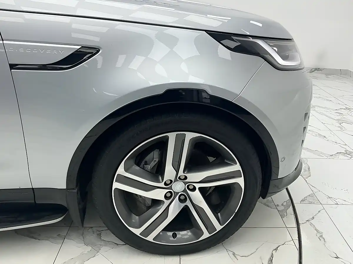 Used 2021 Land Rover Discovery R-Dynamic Hse Silver - Interior and Exterior details 15