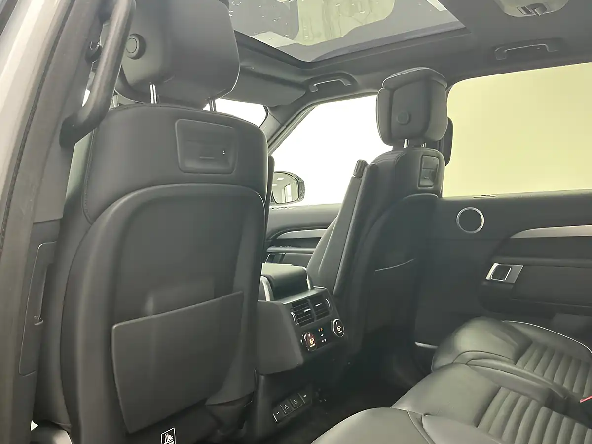 Used 2021 Land Rover Discovery R-Dynamic Hse Silver - Interior and Exterior details 16