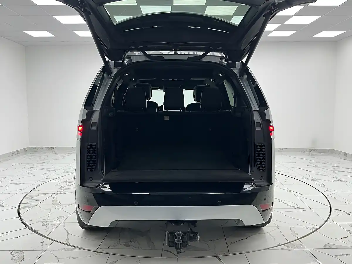 Used 2021 Land Rover Discovery R-Dynamic Hse Silver - Interior and Exterior details 17