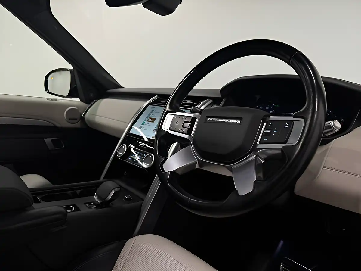 Used 2021 Land Rover Discovery R-Dynamic Se Black - Interior and Exterior details 11