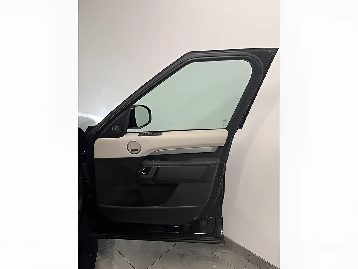 Used 2021 Land Rover Discovery R-Dynamic Se Black - Interior and Exterior details 12