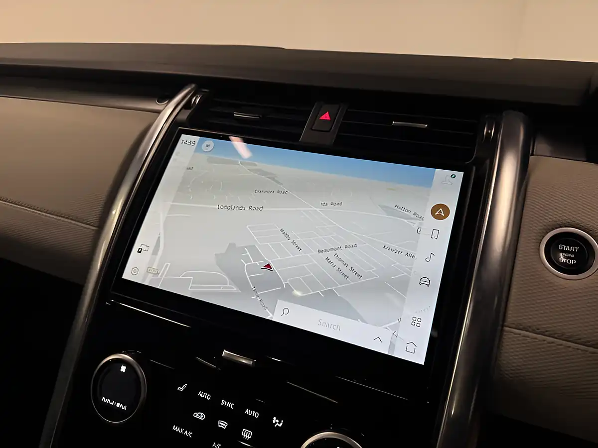 Used 2021 Land Rover Discovery R-Dynamic Se Black - Interior and Exterior details 17