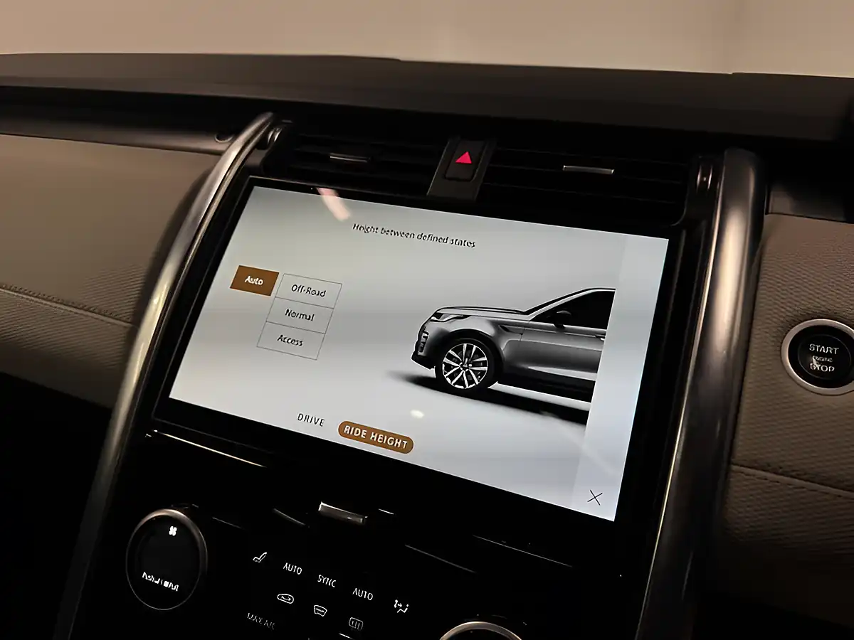 Used 2021 Land Rover Discovery R-Dynamic Se Black - Interior and Exterior details 18