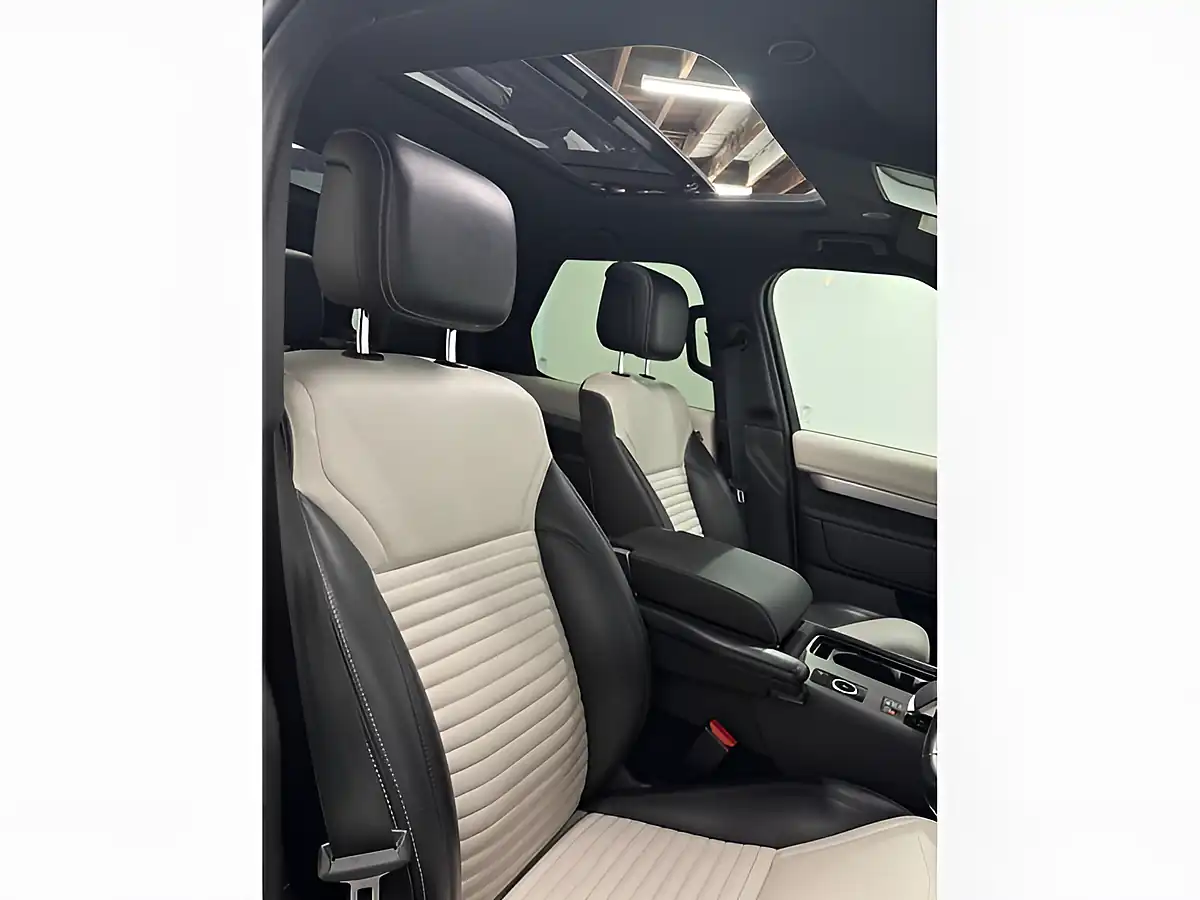 Used 2021 Land Rover Discovery R-Dynamic Se Black - Interior and Exterior details 9