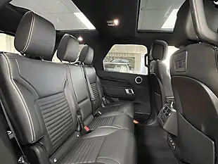 Used 2021 Land Rover Discovery R-Dynamic Se Santorini Black - Interior and Exterior details 13