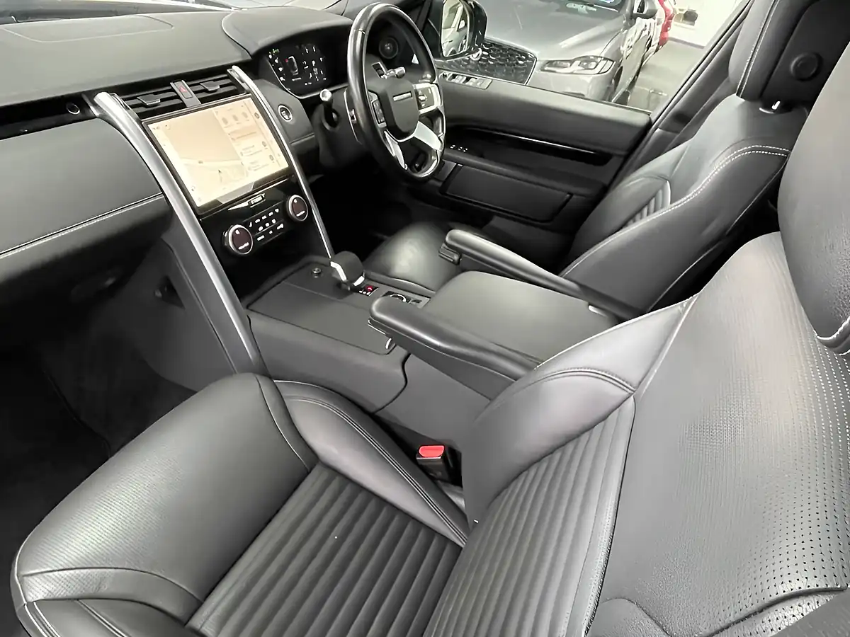 Used 2021 Land Rover Discovery R-Dynamic Se Santorini Black - Interior and Exterior details 14