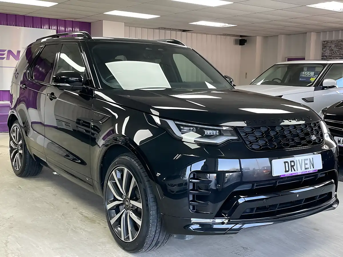 Used 2021 Land Rover Discovery R-Dynamic Se Santorini Black - Interior and Exterior details 3
