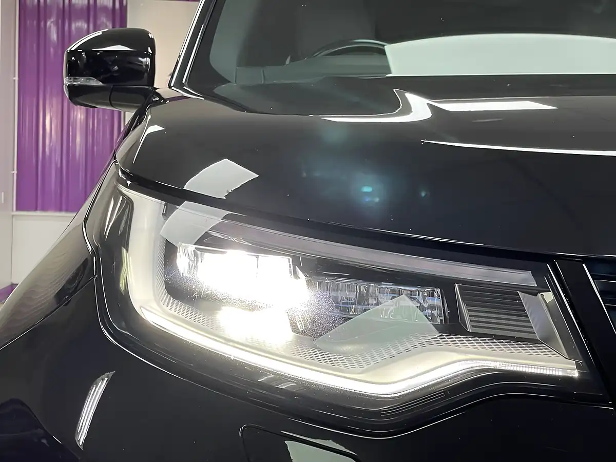 Used 2021 Land Rover Discovery R-Dynamic Se Santorini Black - Interior and Exterior details 6