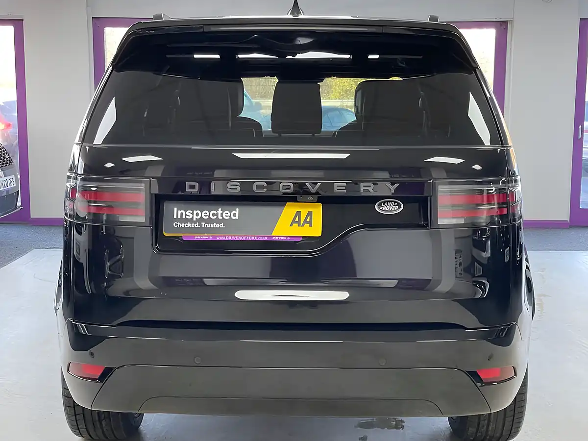 Used 2021 Land Rover Discovery R-Dynamic Se Santorini Black - Interior and Exterior details 9