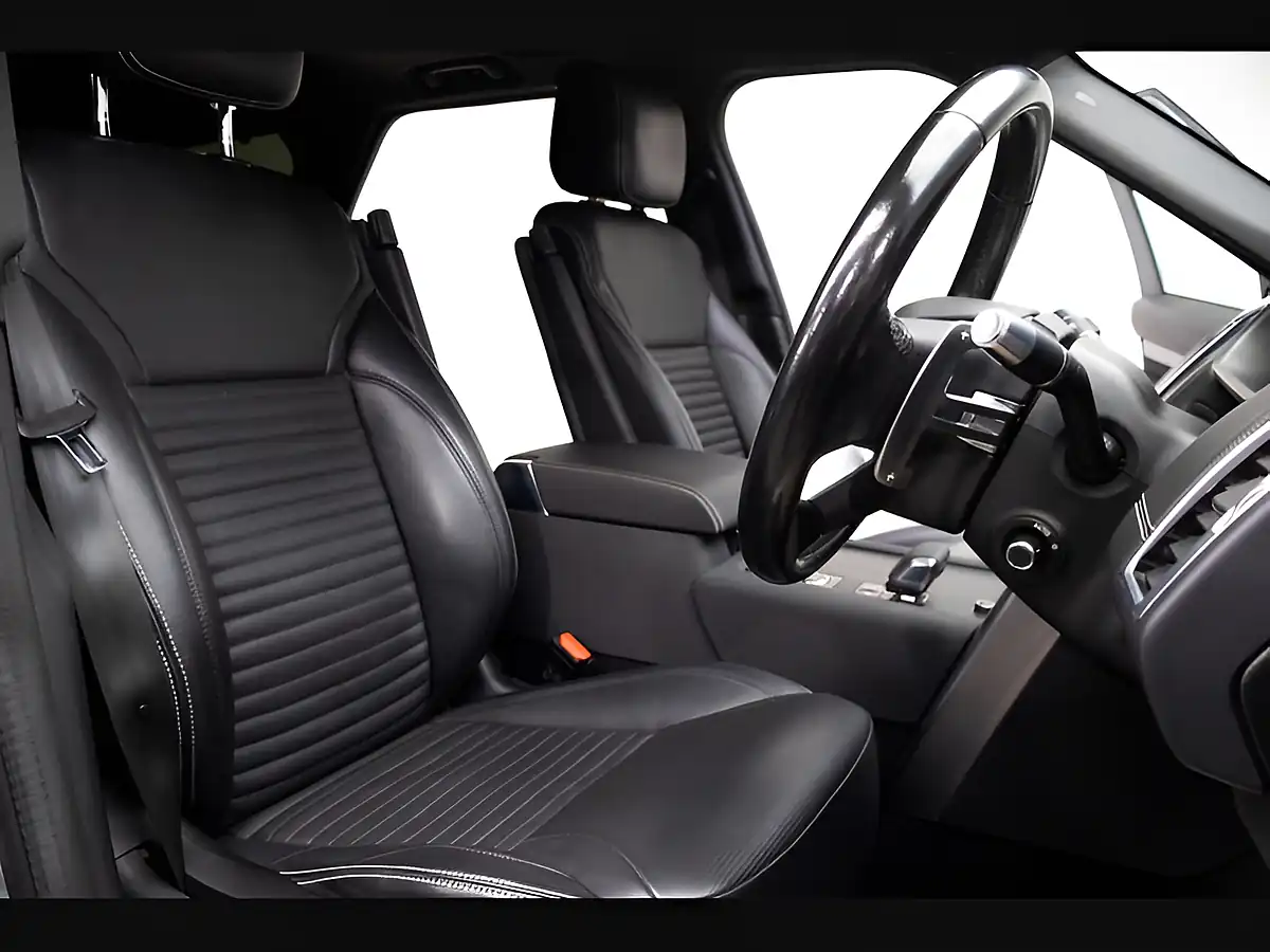 Used 2021 Land Rover Discovery R-Dynamic Se Silver - Interior and Exterior details 10