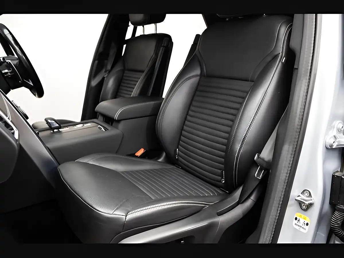 Used 2021 Land Rover Discovery R-Dynamic Se Silver - Interior and Exterior details 11