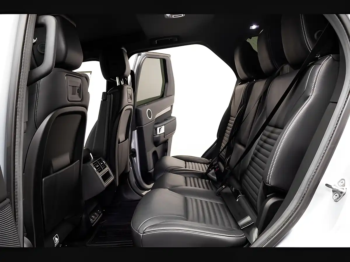 Used 2021 Land Rover Discovery R-Dynamic Se Silver - Interior and Exterior details 12