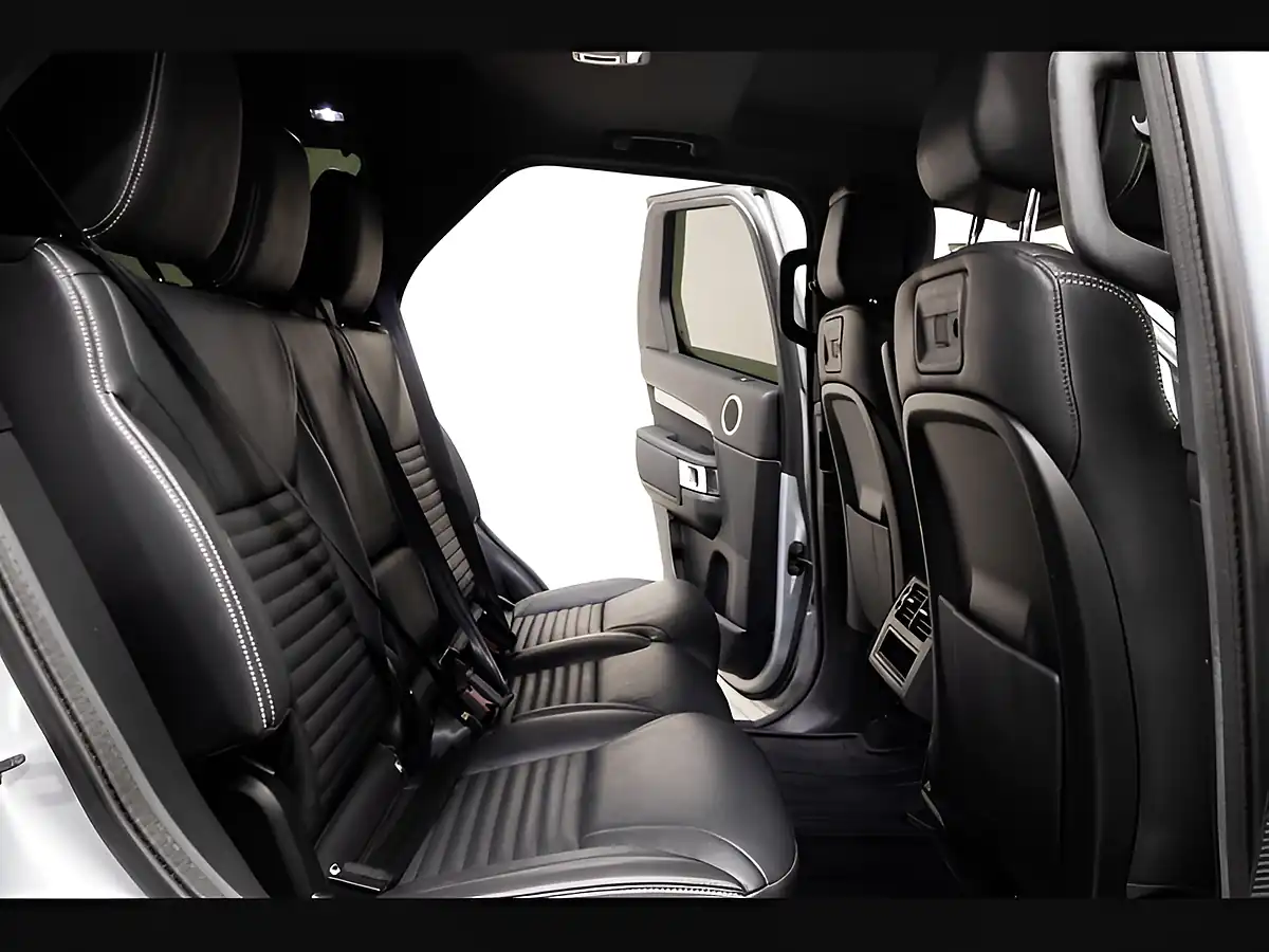 Used 2021 Land Rover Discovery R-Dynamic Se Silver - Interior and Exterior details 13