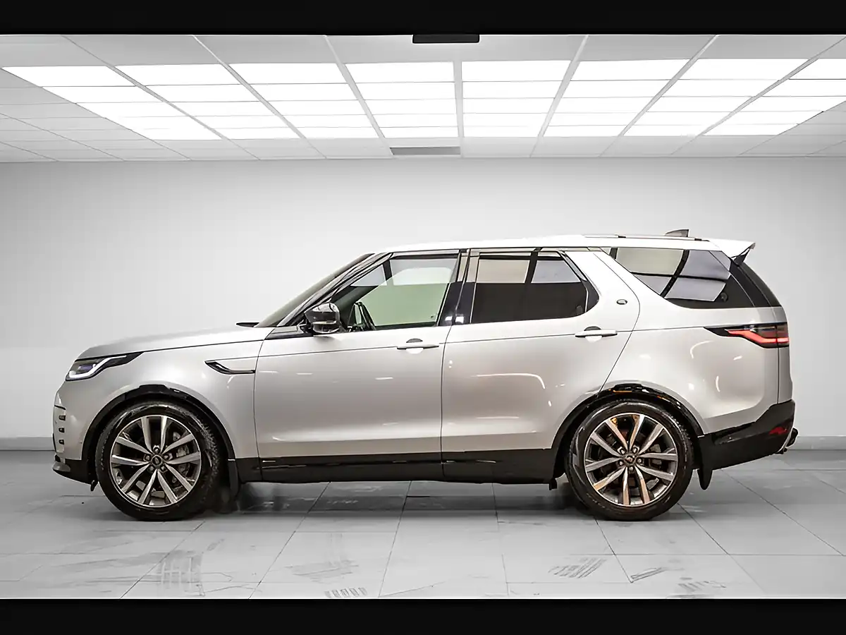 Used 2021 Land Rover Discovery R-Dynamic Se Silver - Interior and Exterior details 2