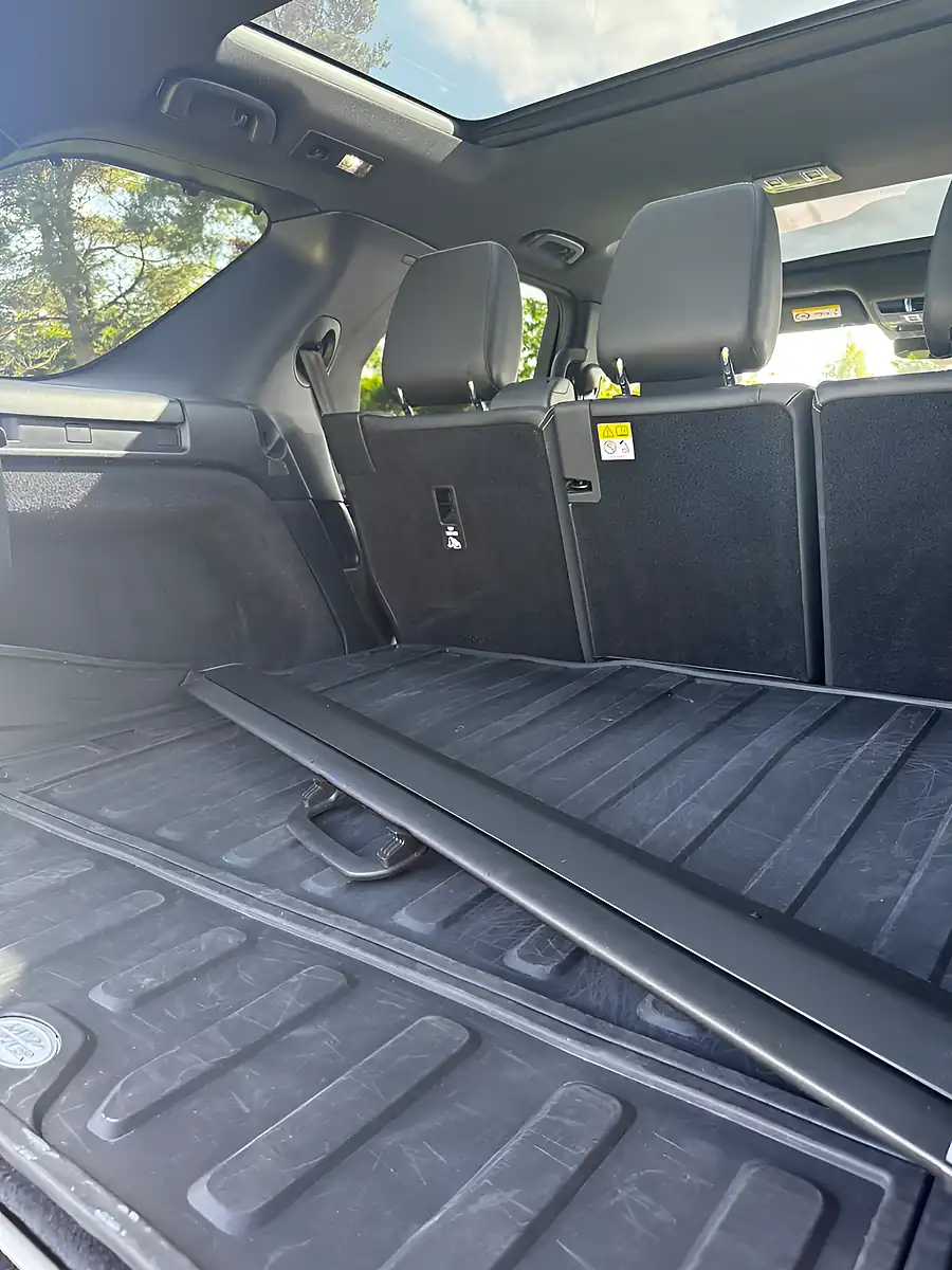 Used 2021 Land Rover Discovery S Orange - Interior and Exterior details 16