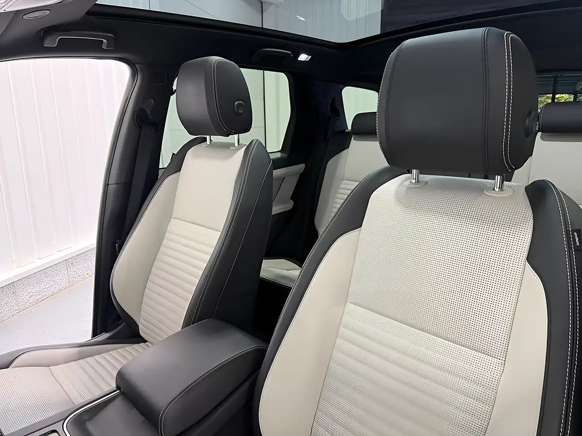 Used 2021 Land Rover Discovery Sport R-Dynamic Hse Byron Blue - Interior and Exterior details 13