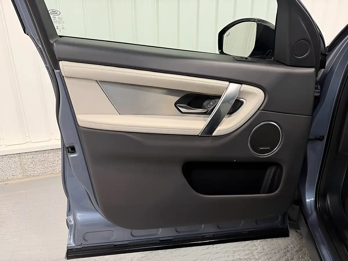 Used 2021 Land Rover Discovery Sport R-Dynamic Hse Byron Blue - Interior and Exterior details 14