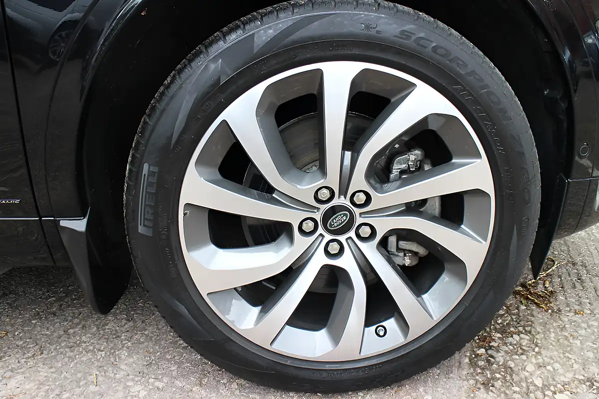 Used 2021 Land Rover Discovery Sport R-Dynamic Se Black - Interior and Exterior details 9