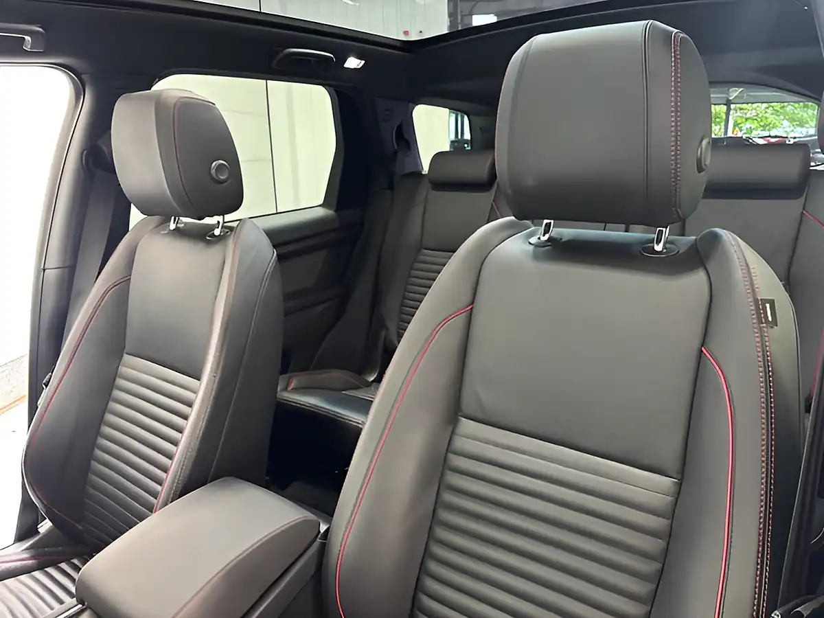 Used 2021 Land Rover Discovery Sport R-Dynamic Se Santorini Black - Interior and Exterior details 12