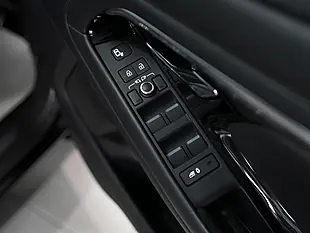 Used 2021 Land Rover Range Rover Evoque R-Dynamic Hse Black - Interior and Exterior details 9