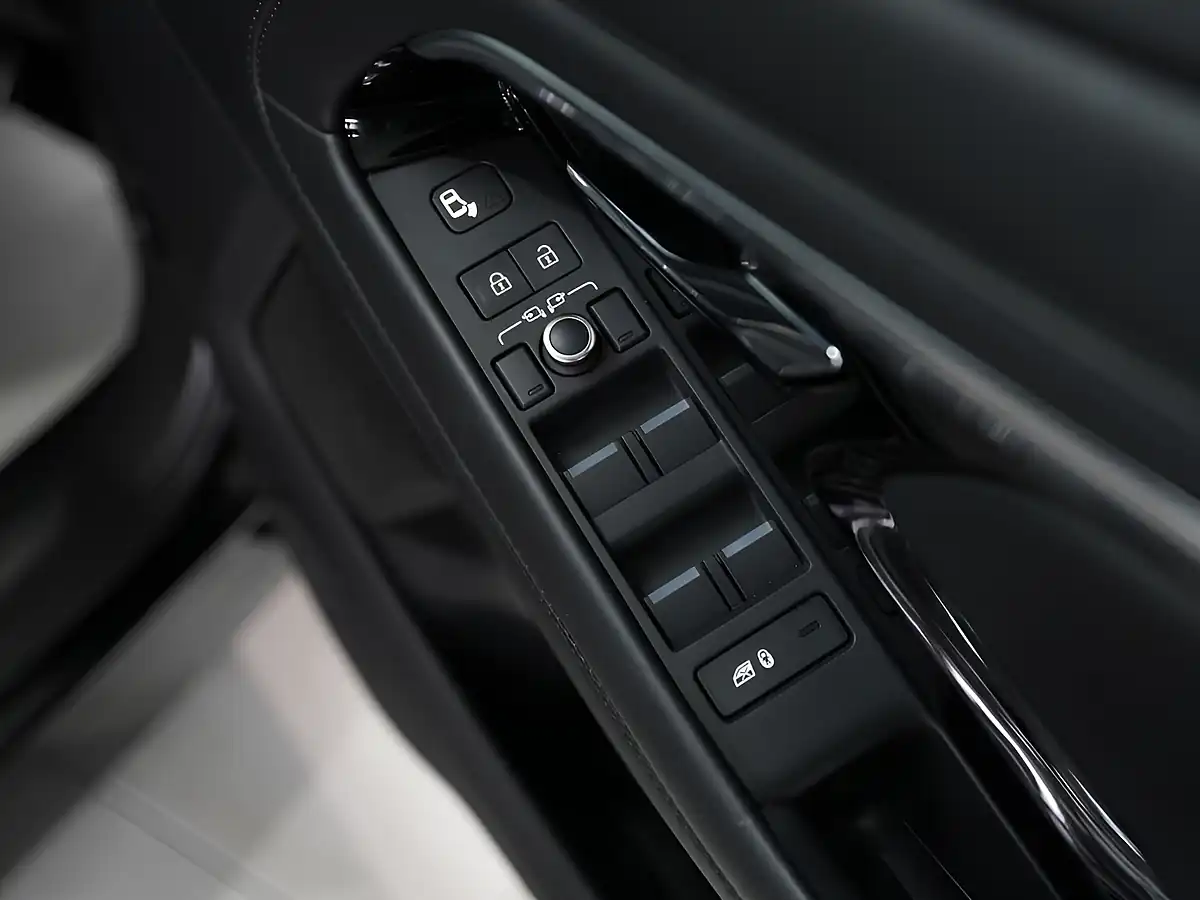 Used 2021 Land Rover Range Rover Evoque R-Dynamic Hse Black - Interior and Exterior details 9