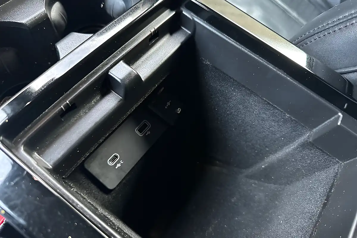 Used 2021 Land Rover Range Rover Evoque R-Dynamic Hse Silver - Interior and Exterior details 13