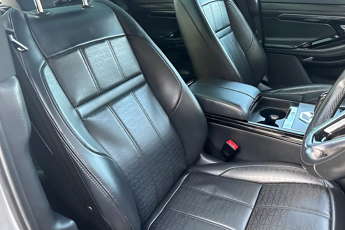 Used 2021 Land Rover Range Rover Evoque R-Dynamic Hse Silver - Interior and Exterior details 18
