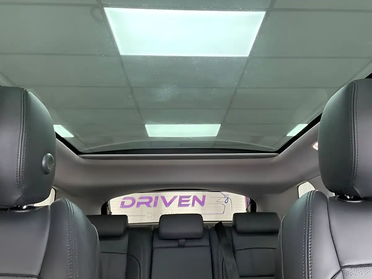 Used 2021 Land Rover Range Rover Evoque R-Dynamic Hse White - Interior and Exterior details 20