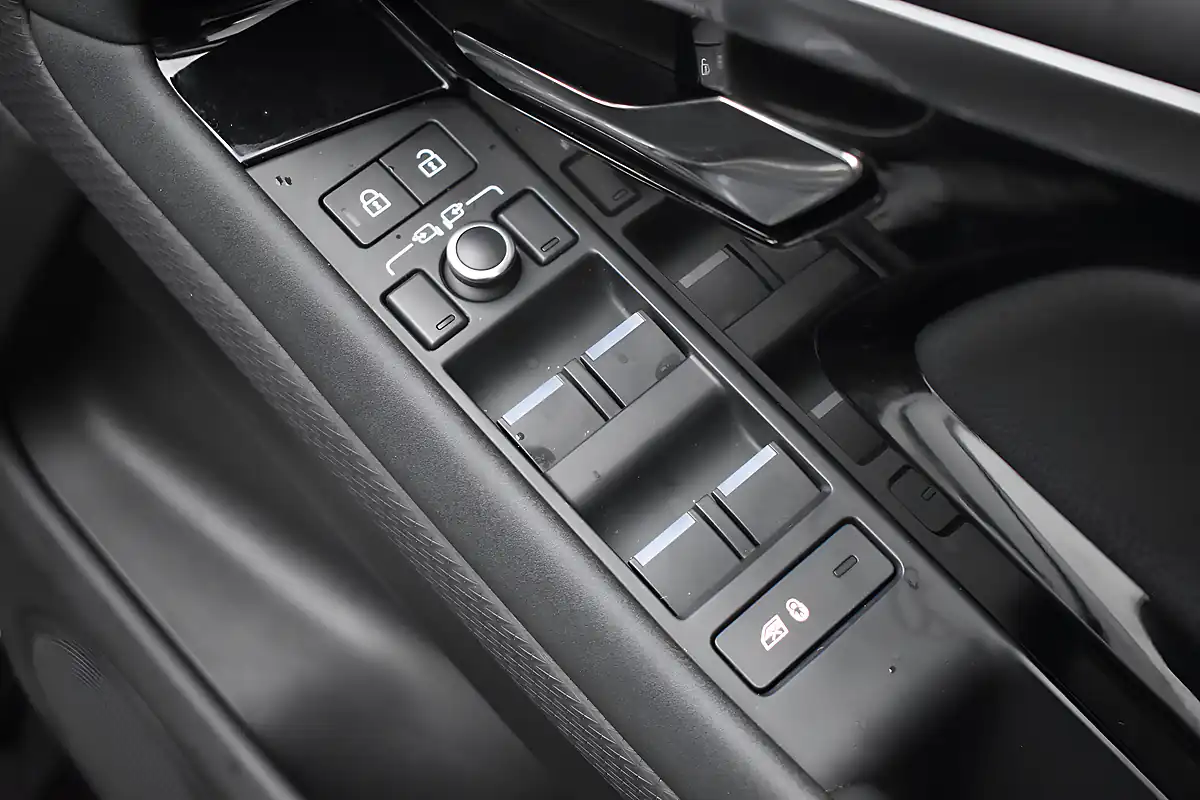 Used 2021 Land Rover Range Rover Evoque R-Dynamic S Santorini Black - Interior and Exterior details 11