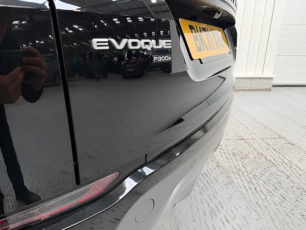 Used 2021 Land Rover Range Rover Evoque S Santorini Black - Interior and Exterior details 6