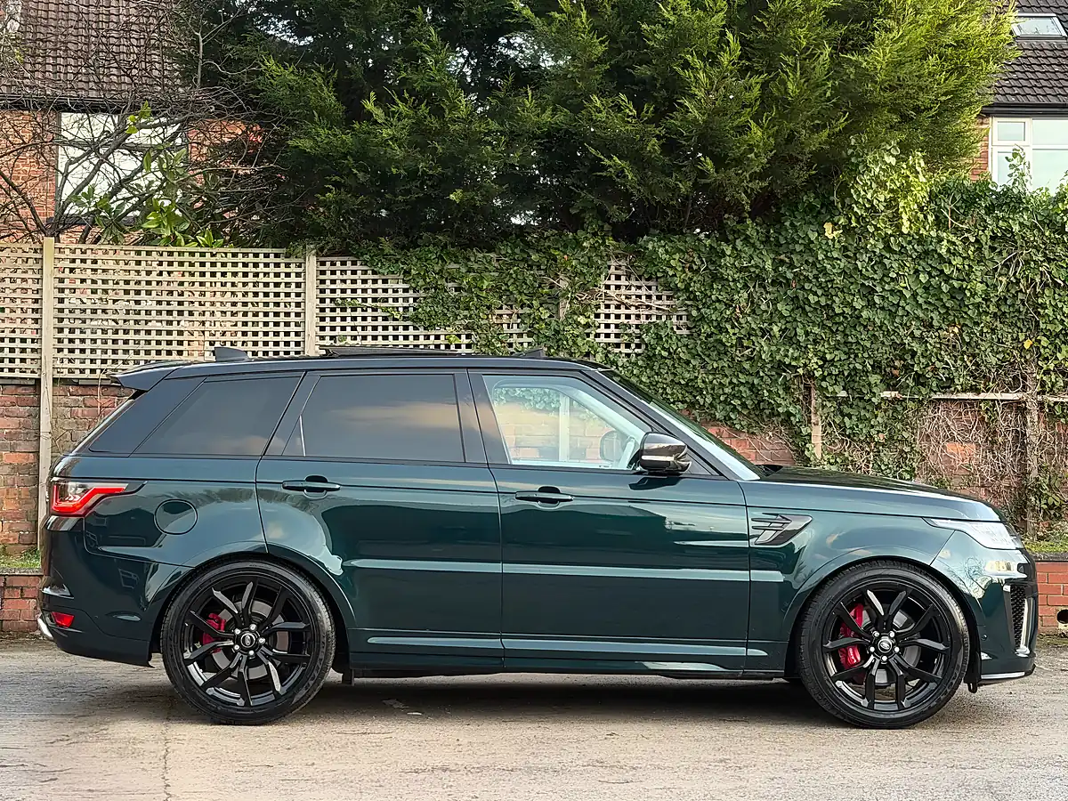 Used 2021 Land Rover Range Rover Sport Svr Carbon Edition Green - Interior and Exterior details 10