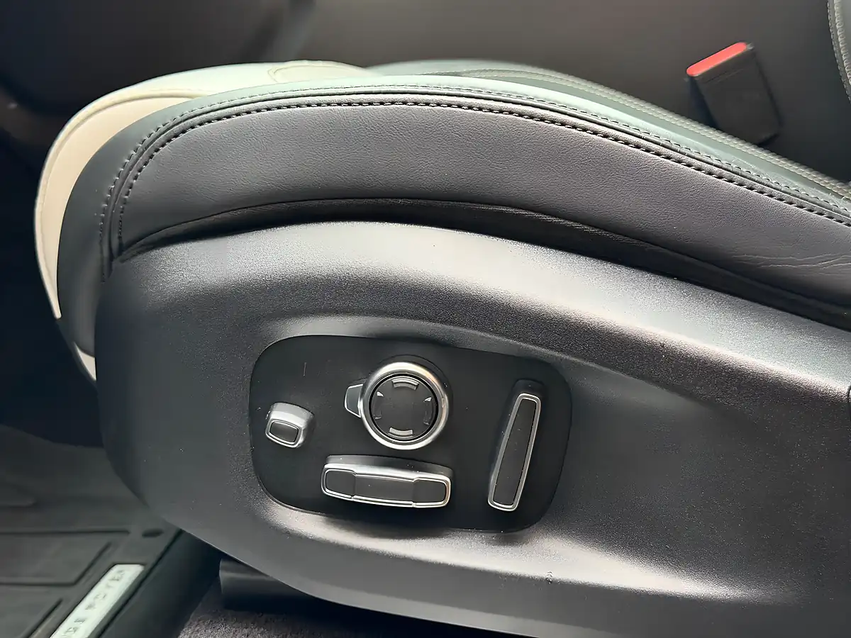 Used 2021 Land Rover Range Rover Sport Svr Carbon Edition Green - Interior and Exterior details 13