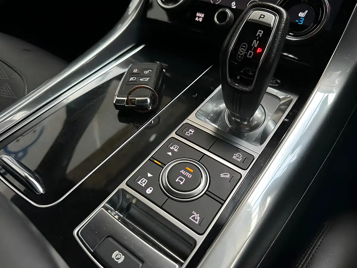 Used 2021 Land Rover Range Rover Sport Svr Santorini Black - Interior and Exterior details 13