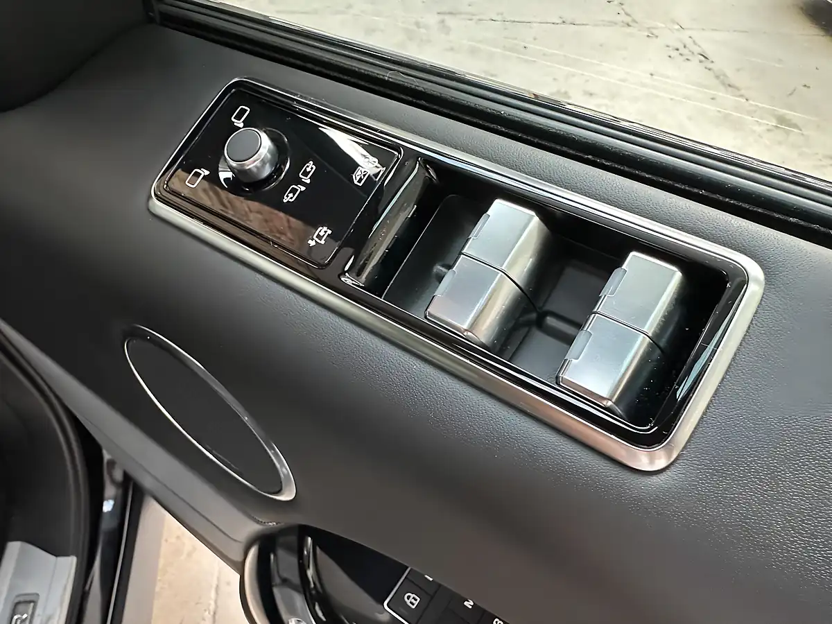 Used 2021 Land Rover Range Rover Sport Svr Santorini Black - Interior and Exterior details 15