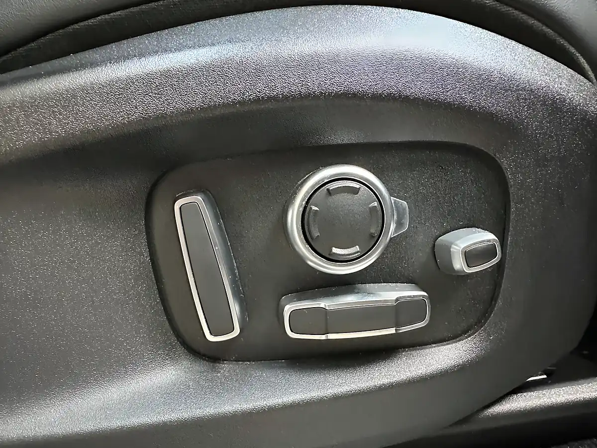 Used 2021 Land Rover Range Rover Sport Svr Santorini Black - Interior and Exterior details 16