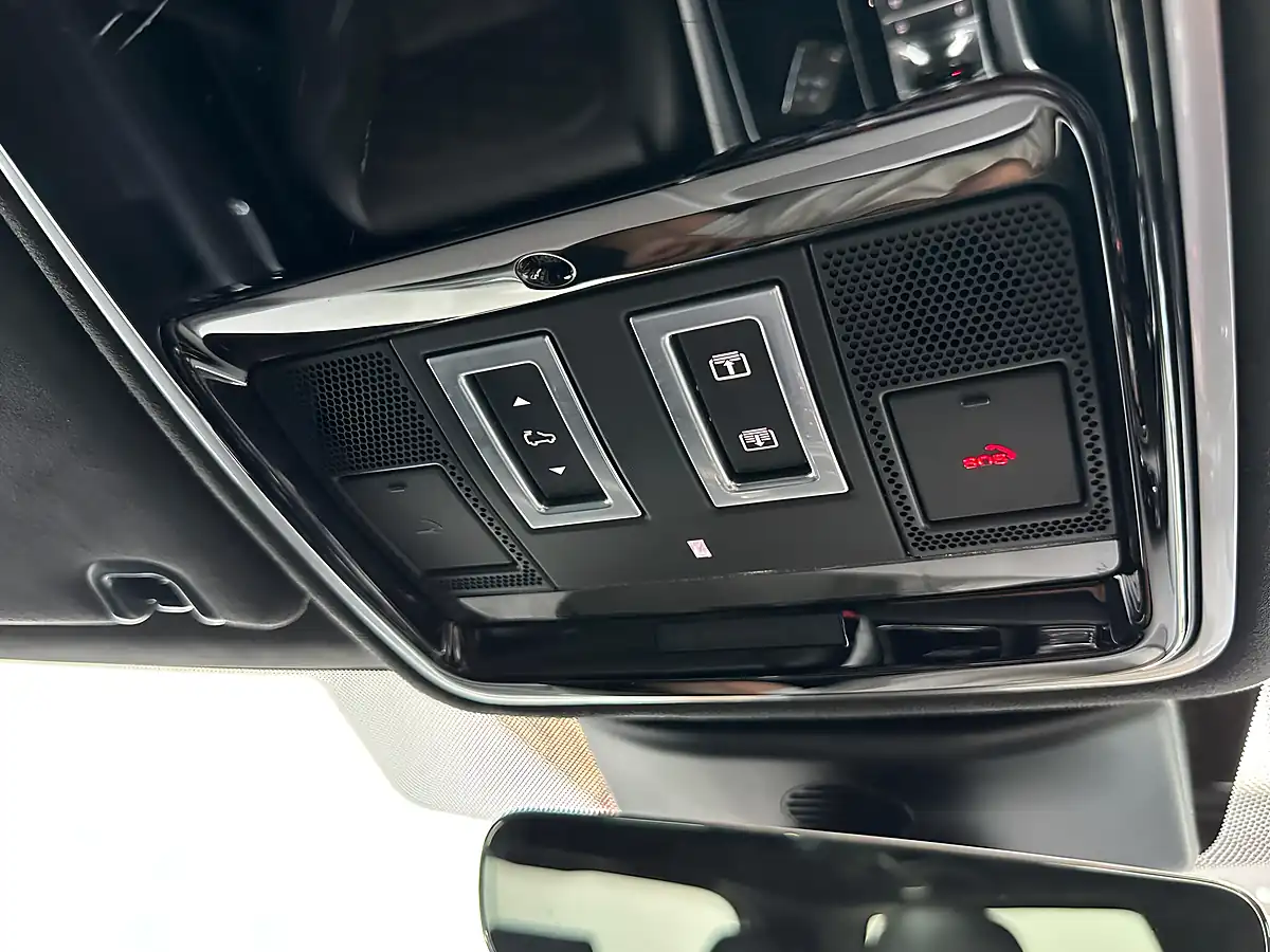 Used 2021 Land Rover Range Rover Sport Svr Santorini Black - Interior and Exterior details 17