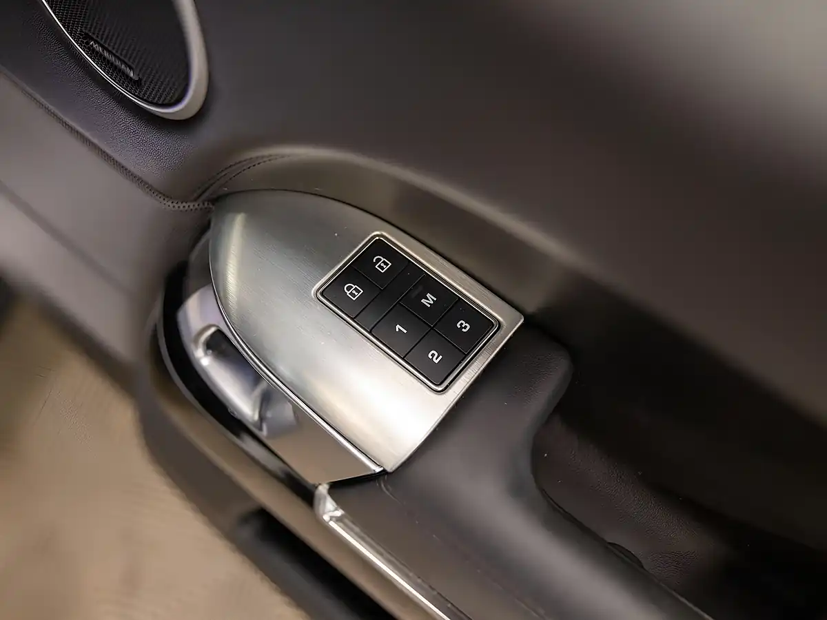 Used 2021 Land Rover Range Rover Sport Svr White - Interior and Exterior details 14