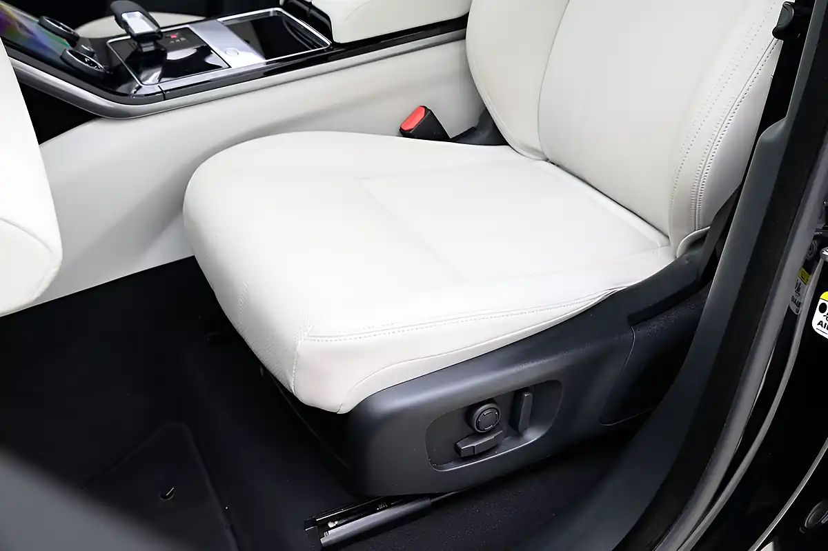 Used 2021 Land Rover Range Rover Velar Edition Santorini Black - Interior and Exterior details 16