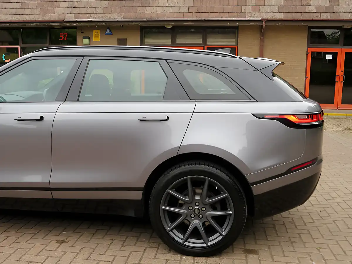 Used 2021 Land Rover Range Rover Velar R-Dynamic Se Eiger Grey Metallic - Interior and Exterior details 19